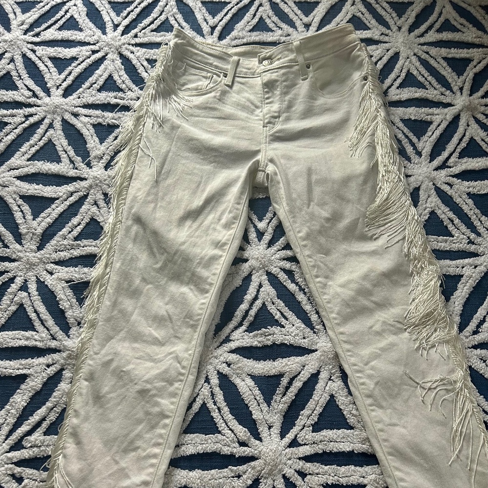White Levi's with fringe